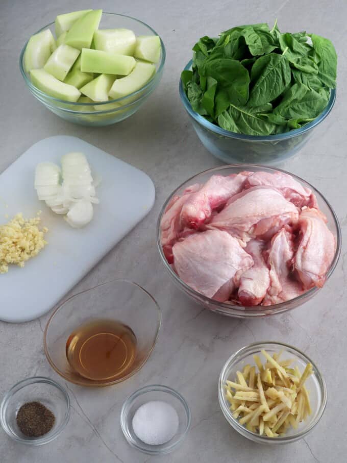 Tinolang Manok (Chicken Tinola) - Kawaling Pinoy
