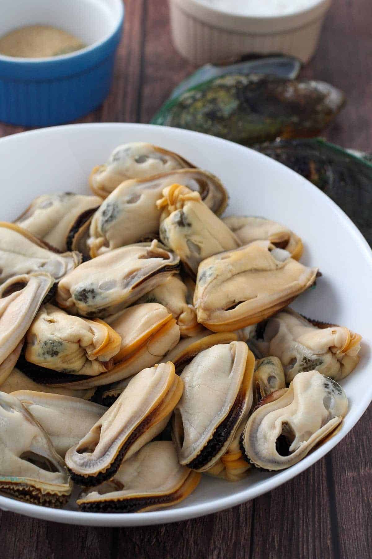 shelled mussels, flour, salt, and pepper