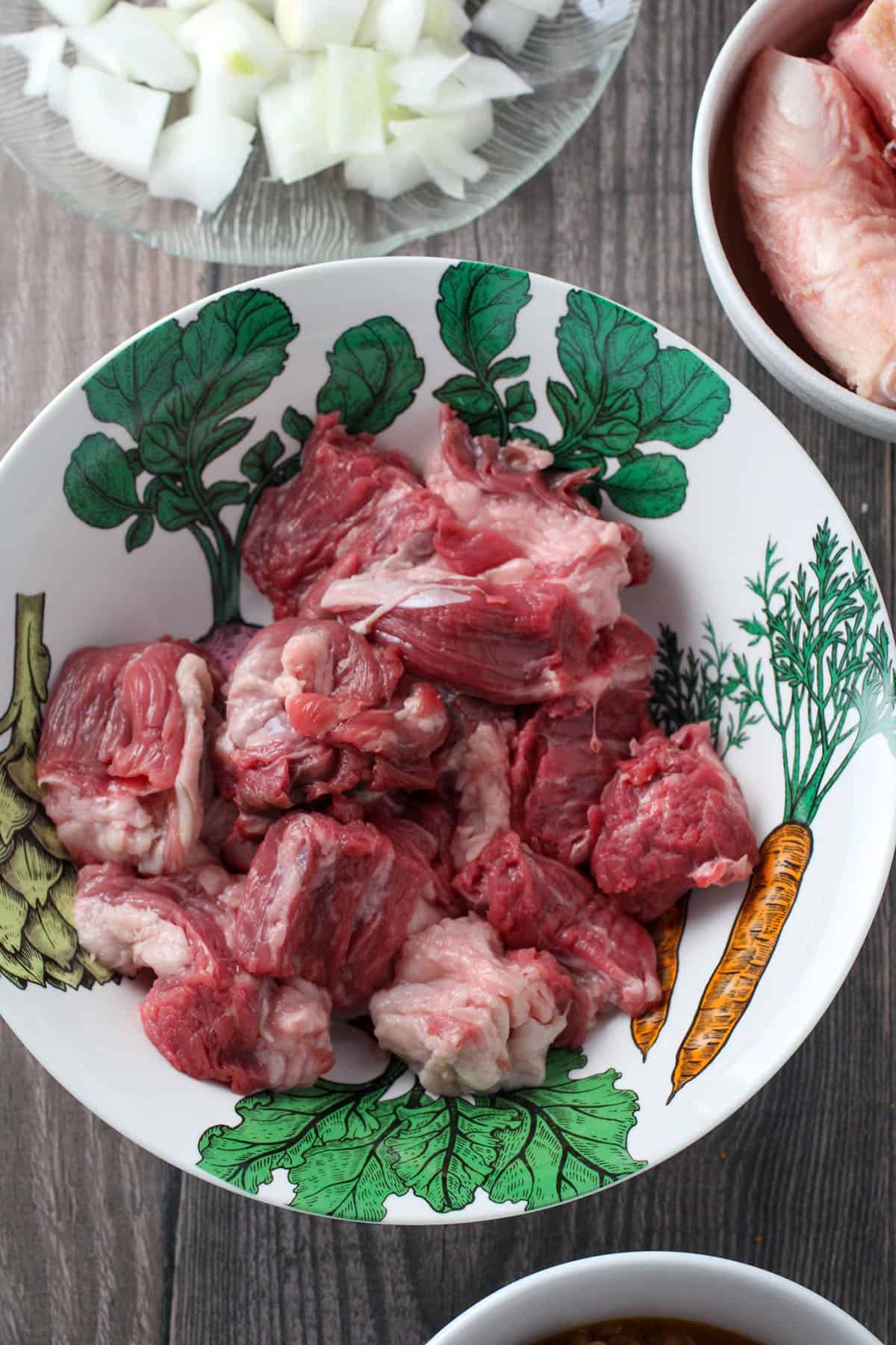 beef, tendon, onions in bowls