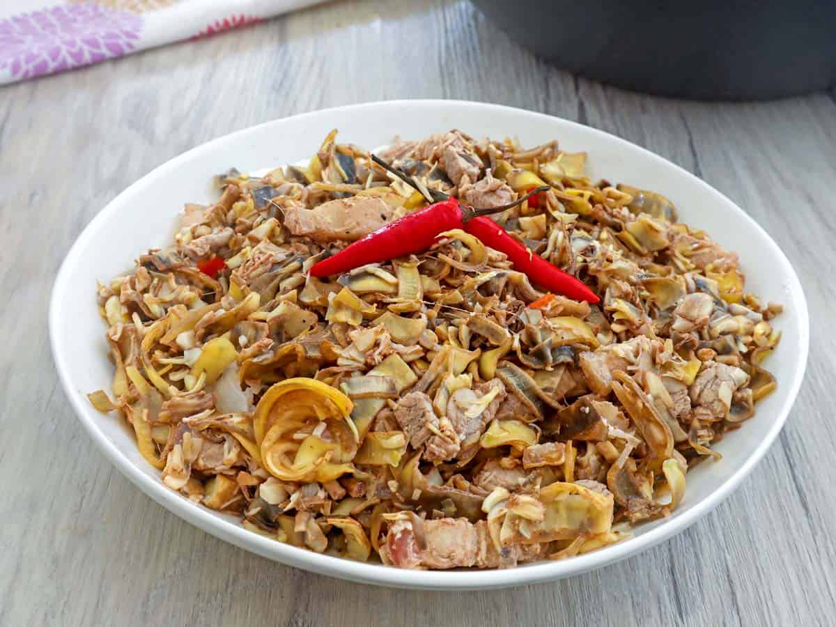 sisig ng puso in a white serving bowl