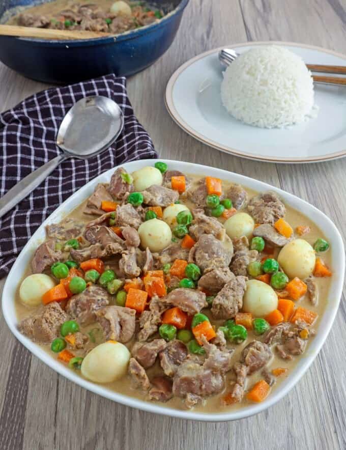 Liver and Gizzard with Sweet Peas in a serving bowl with a side of steamed rice