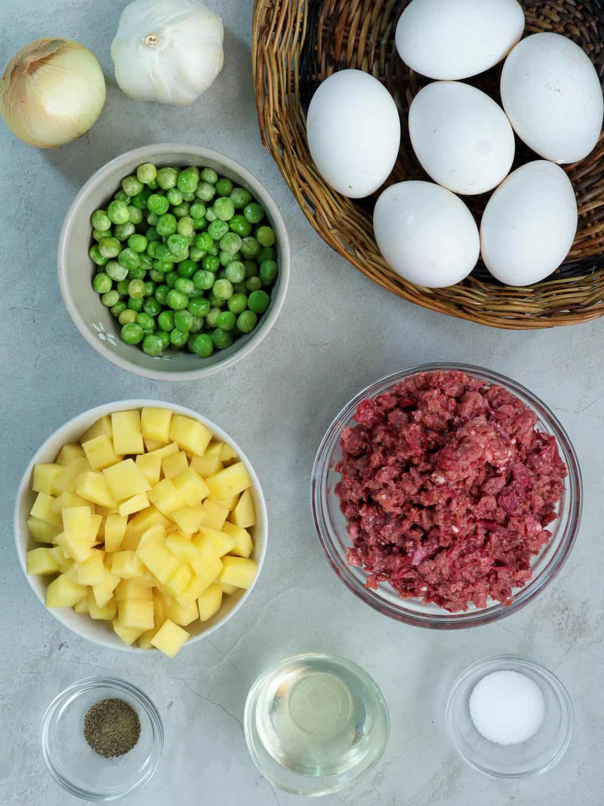 canned corned beef, diced potatoes, green peas, eggs, onion, garlic, pepper, salt, oil