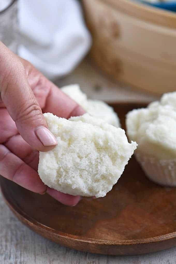 holding putong bigas with hand