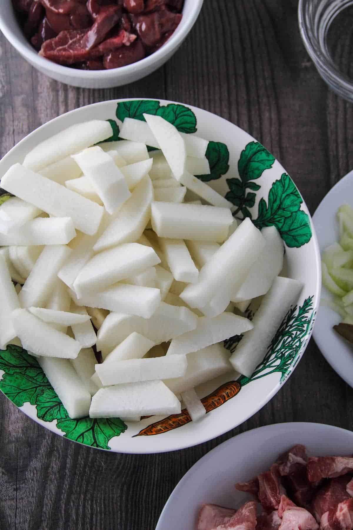 peeled and sliced labanos in a bowl 