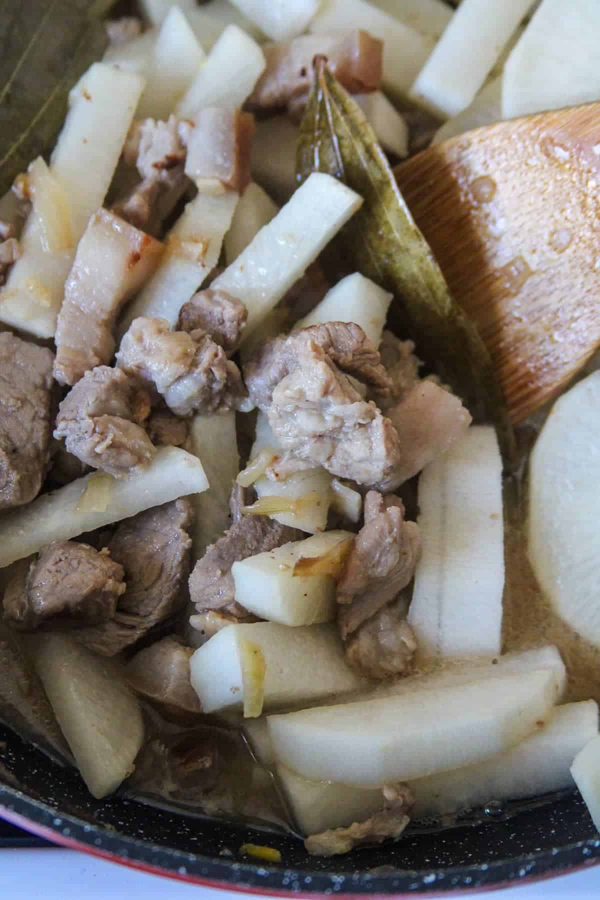 kilawing baboy with labanos in a pan
