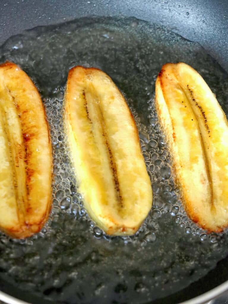frying sliced bananas in hot oil
