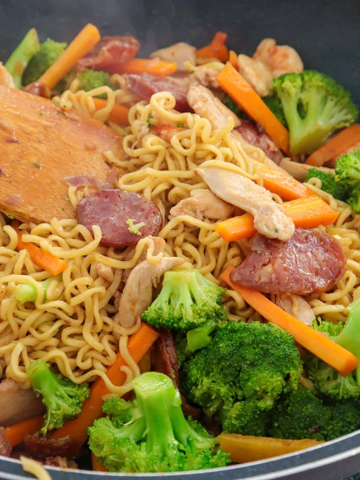 instant ramen noodle stir fry in a pan