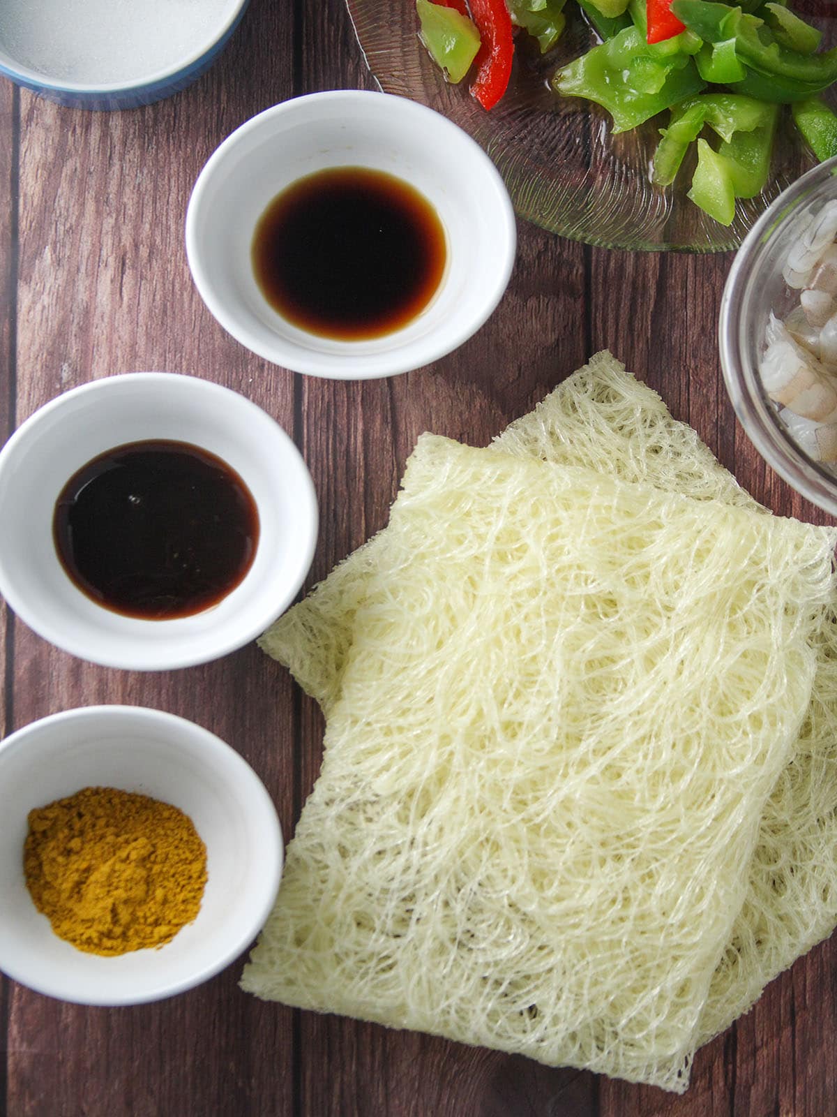 rice noodles, bell peppers, curry powder, sugar, oyster sauce, soy sauce, shrimp