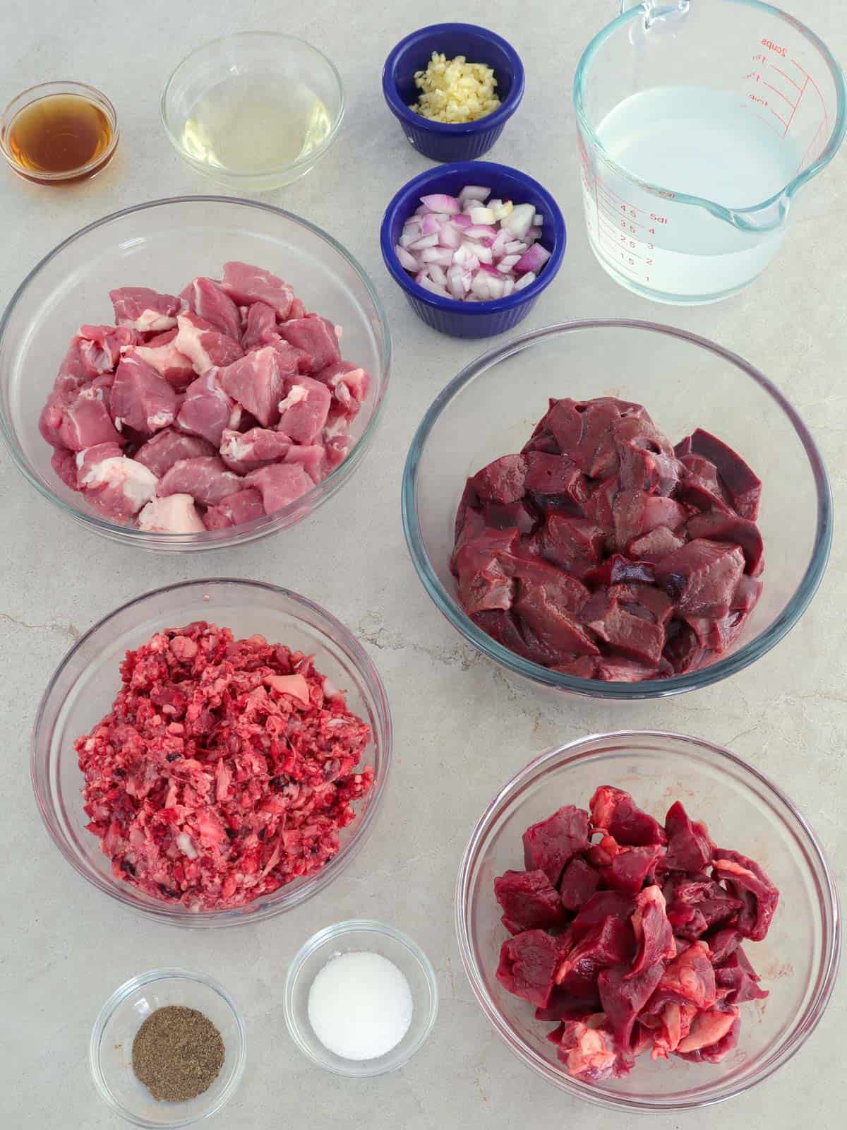 pork, offal, liver, garlic, onions, vinegar, fish sauce, salt, pepper in bowls