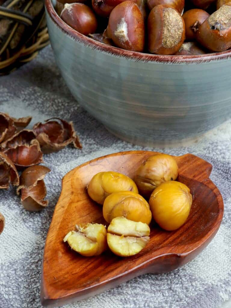 peeled castanas on a wooden plate