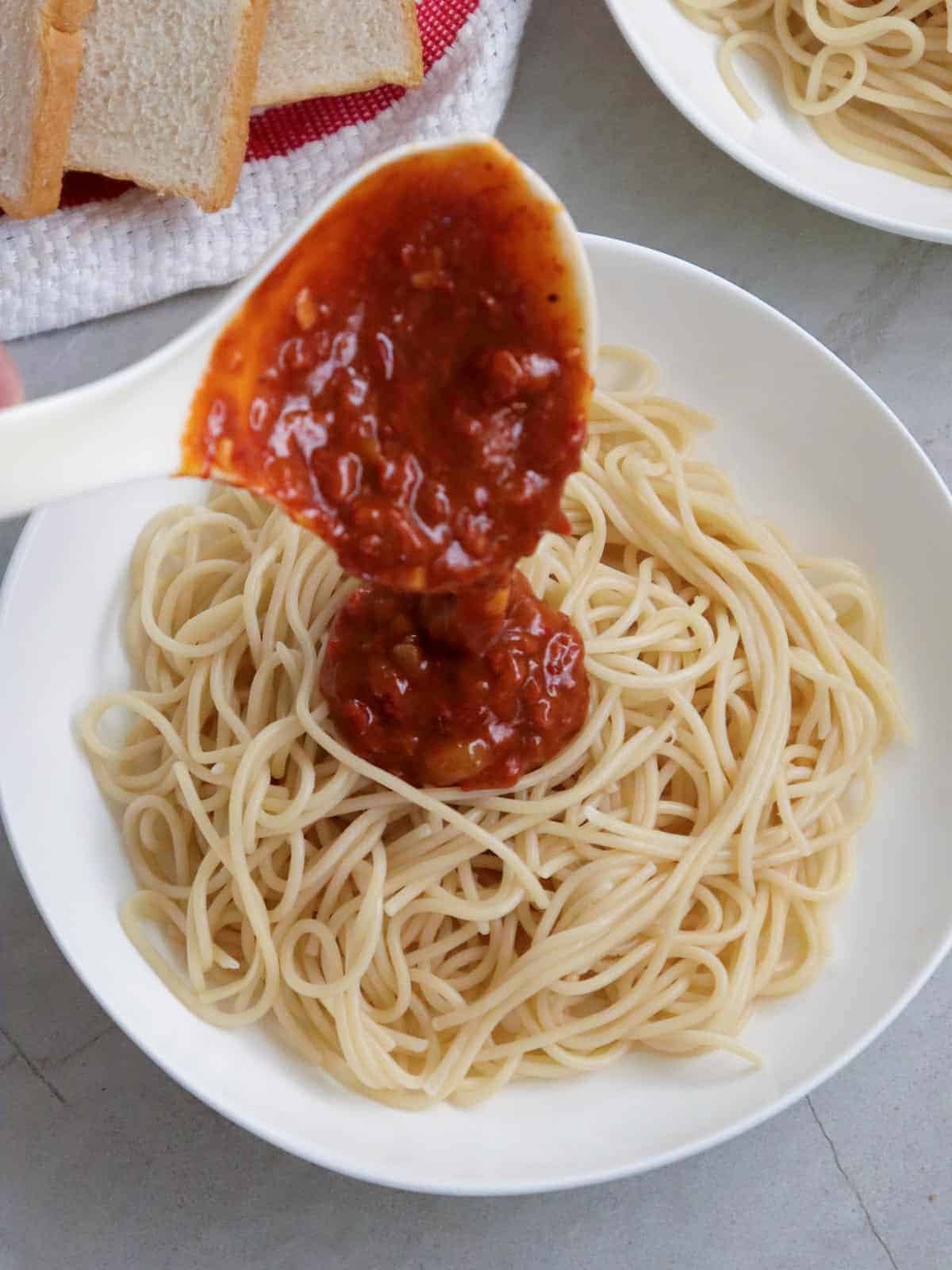 Easy Filipino-style Corned Beef Spaghetti - Kawaling Pinoy