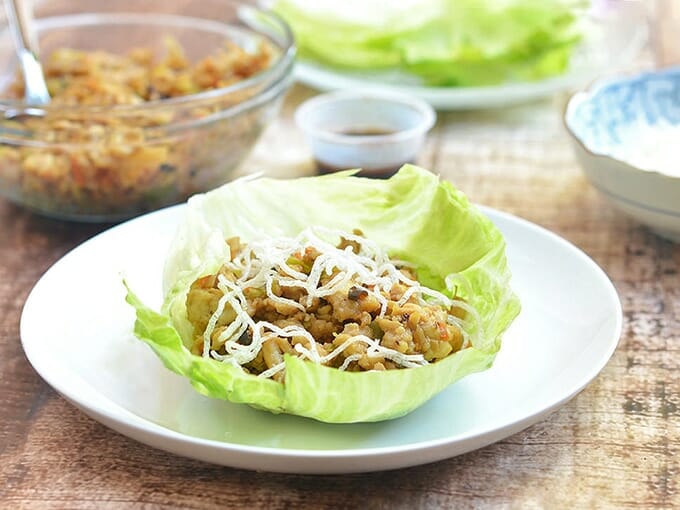 These minced chicken wraps are crisp and served in fresh iceberg lettuce. 