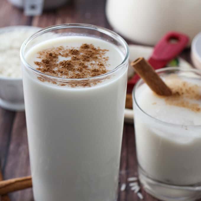 Horchata in glasses with sprinkling of cinnamon powder