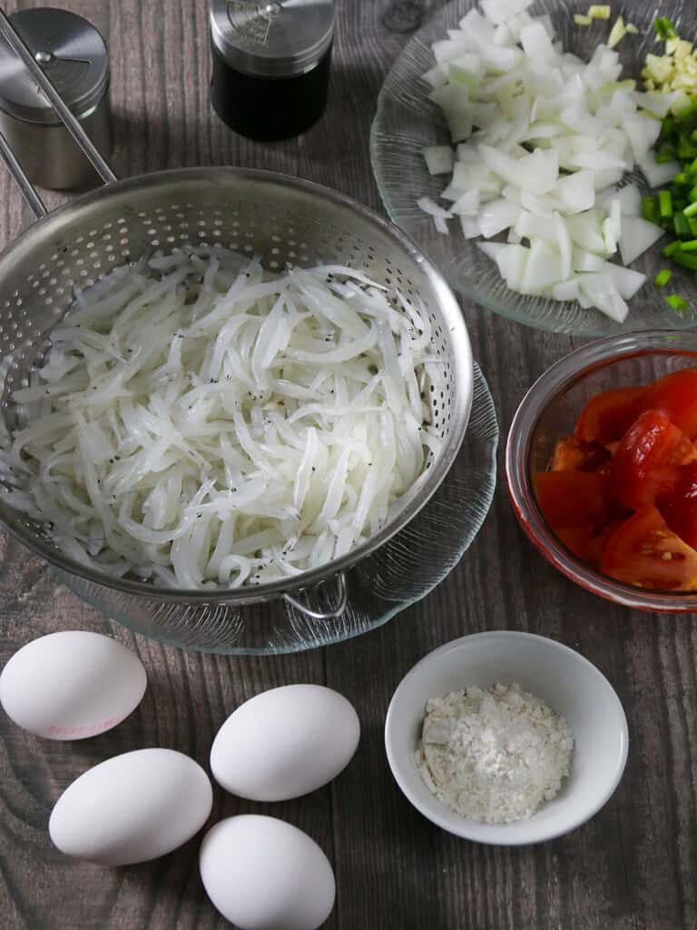 silverfish, eggs, tomatoes, onions, green onions, flour