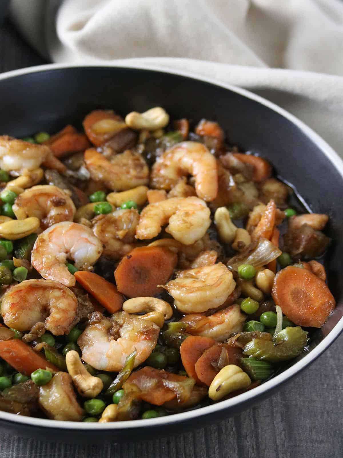 Shrimp with Green Peas and Cashews in a pan