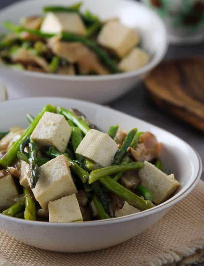 tofu and asparagus stir-fry in serving bowls