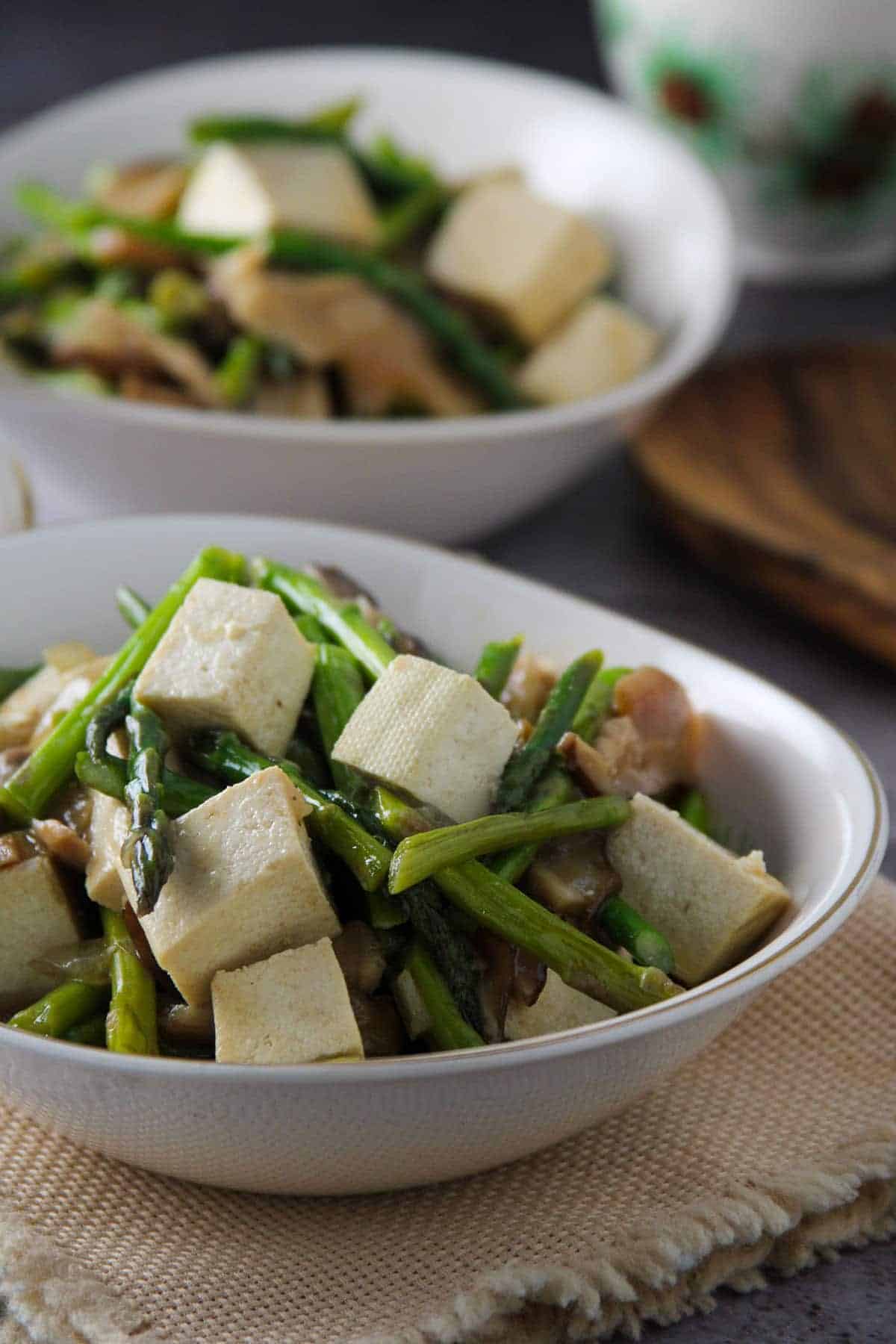 tofu and asparagus stir-fry in serving bowls