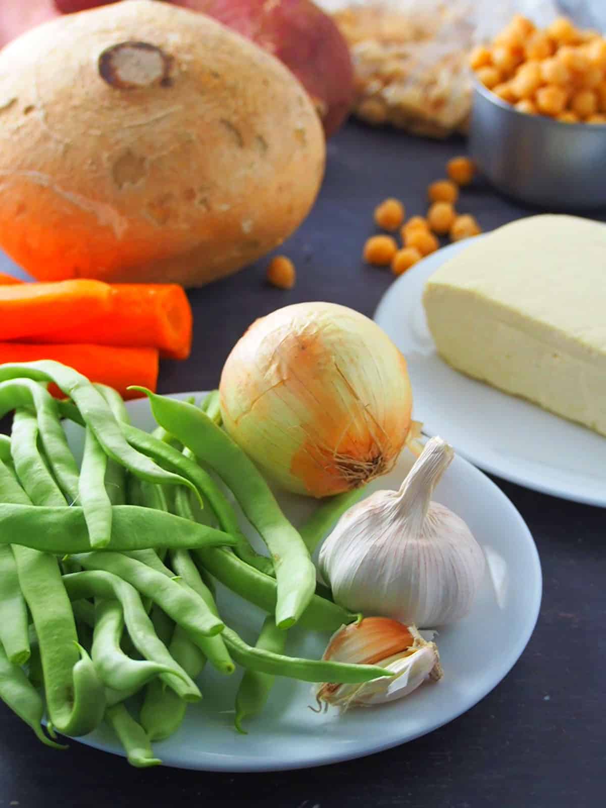 singkamas, garbanzo beans, green beans, carrots, onion, garlic, tofu