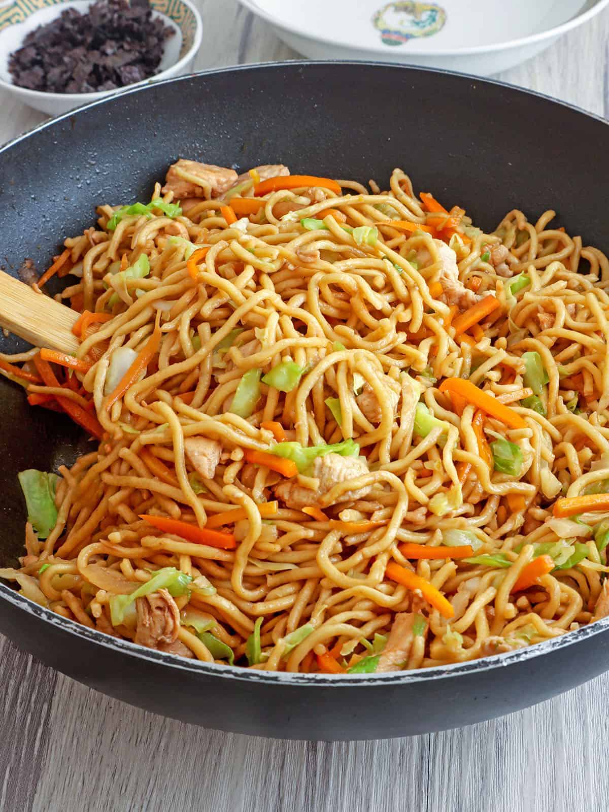 yakisoba with chicken and vegetables in a pan