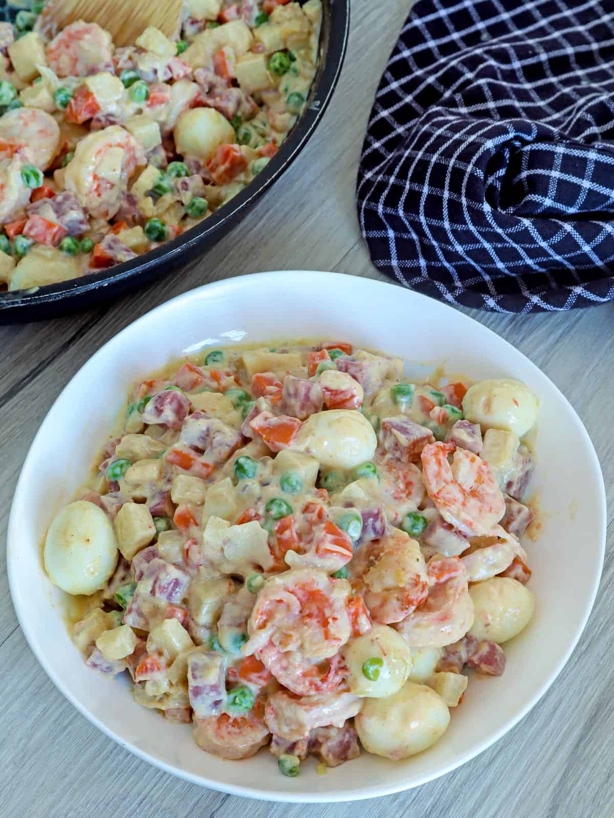 Sipo Egg with Shrimp and Ham in a white bowl