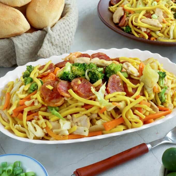 pancit lomi guisado in a serving bowl