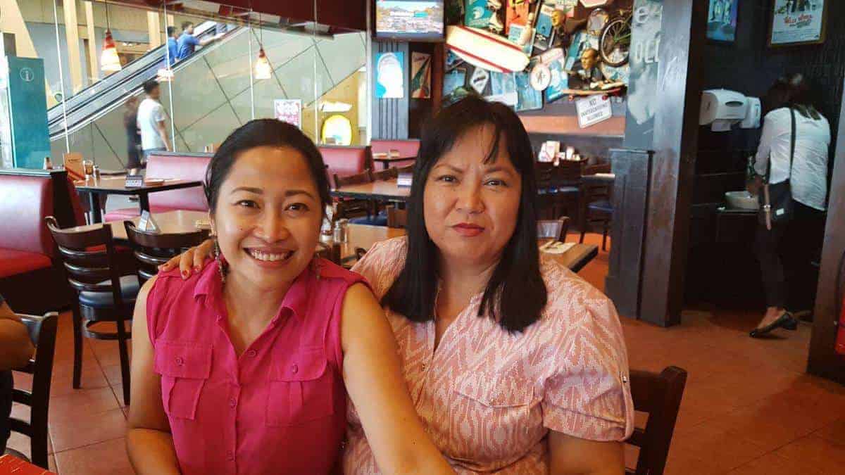 Bebs and Lalaine, bloggers at Folksy Foxy and Kawaling Pinoy