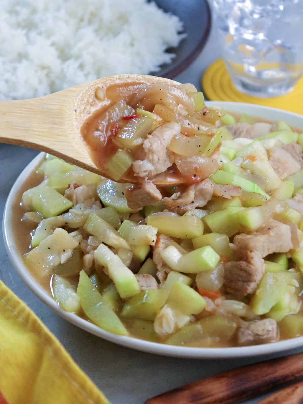 Upo guisado in a white bowl