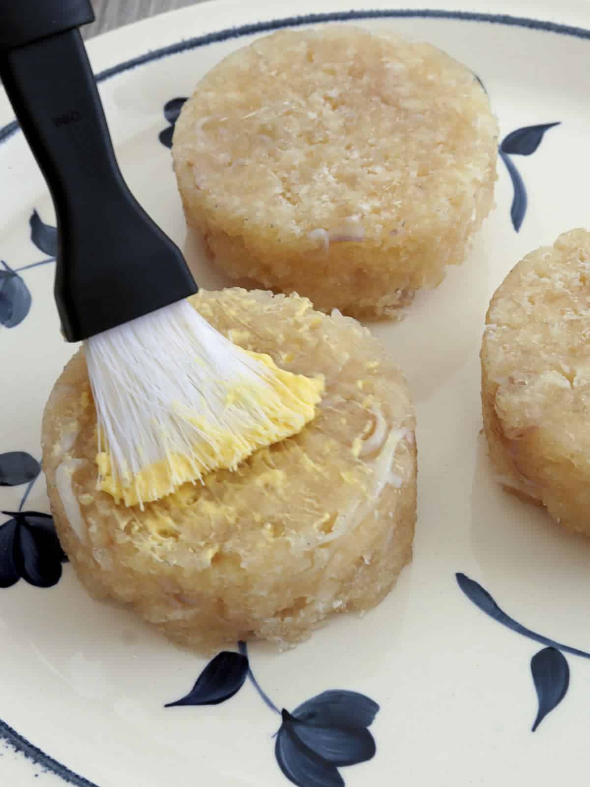 brushing aripahol balinghoy with butter on a plate