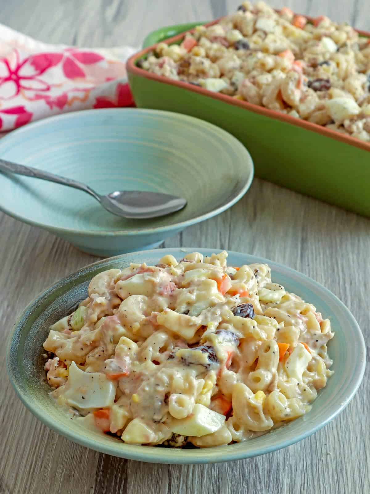 chicken macaroni on a serving plate