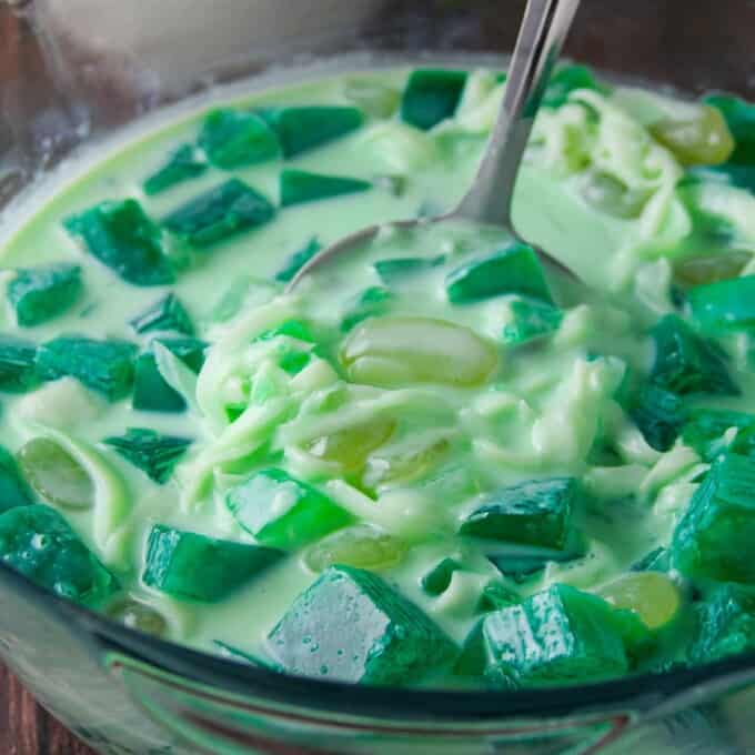 https://www.kawalingpinoy.com/wp-content/uploads/2018/11/filipino-buko-pandan-salad-6-680x680.jpg