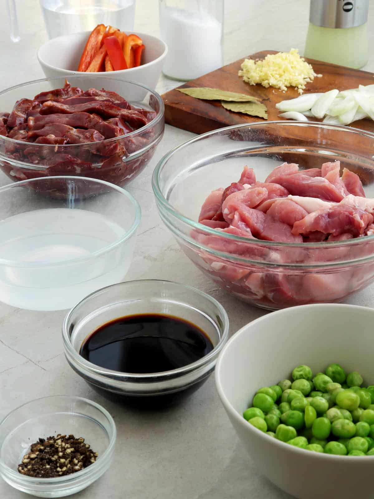 pork strips, soy sauce, pepper, green peas, liver strips, bell pepper strips, minced garlic, chopped garlic, vinegar