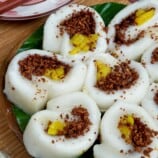 sliced kapit on a banana leaf-lined plate.