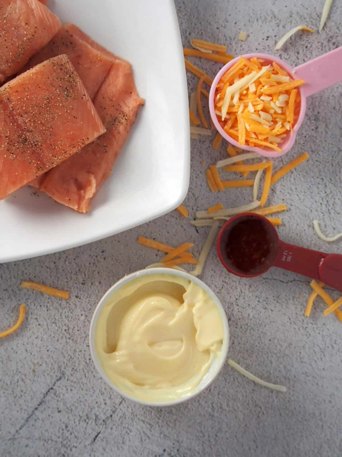 mayonnaise, cheese, sweet chili sauce, salmon fillets