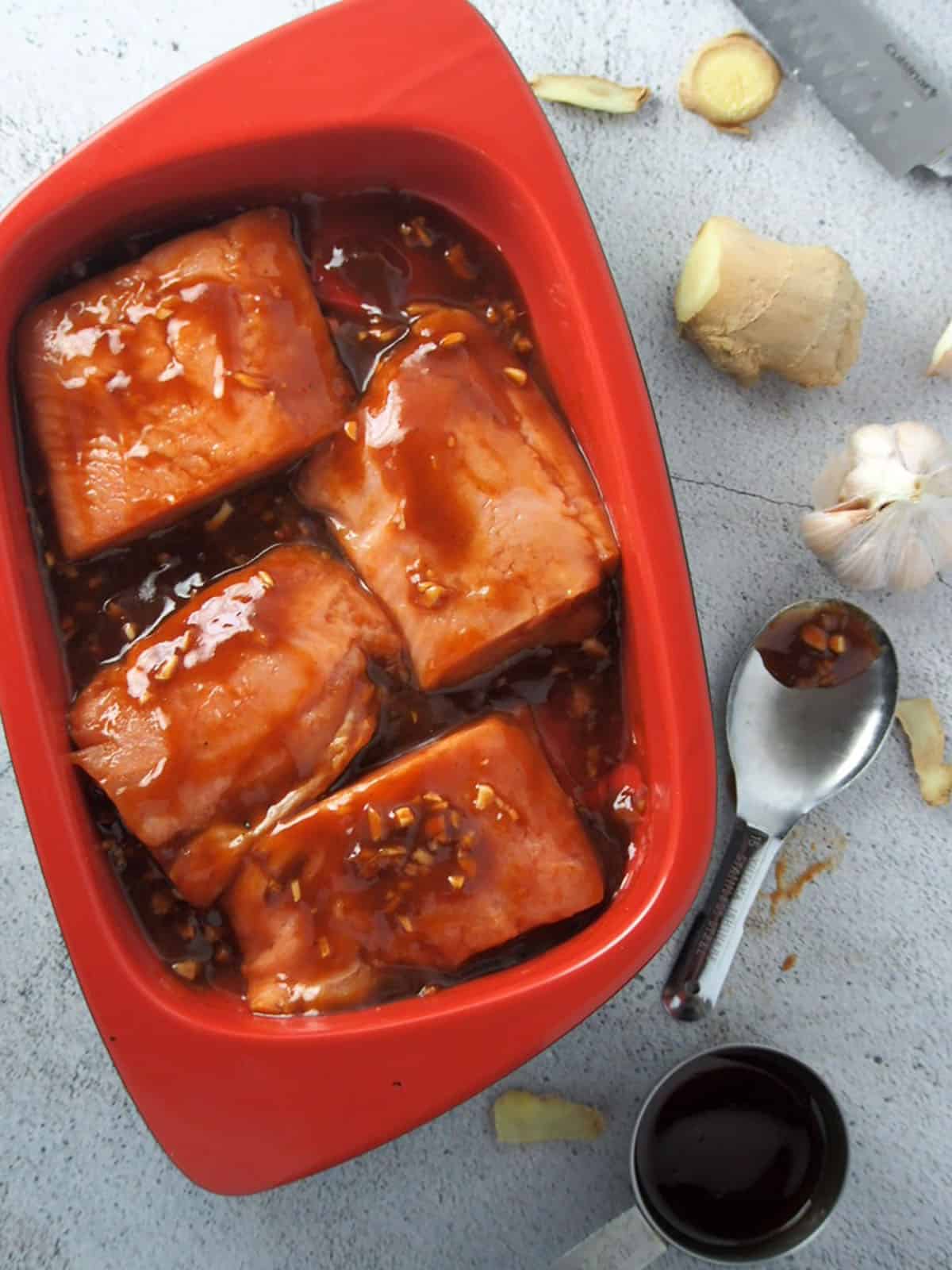 marinating salmon fillets in hoisin glaze