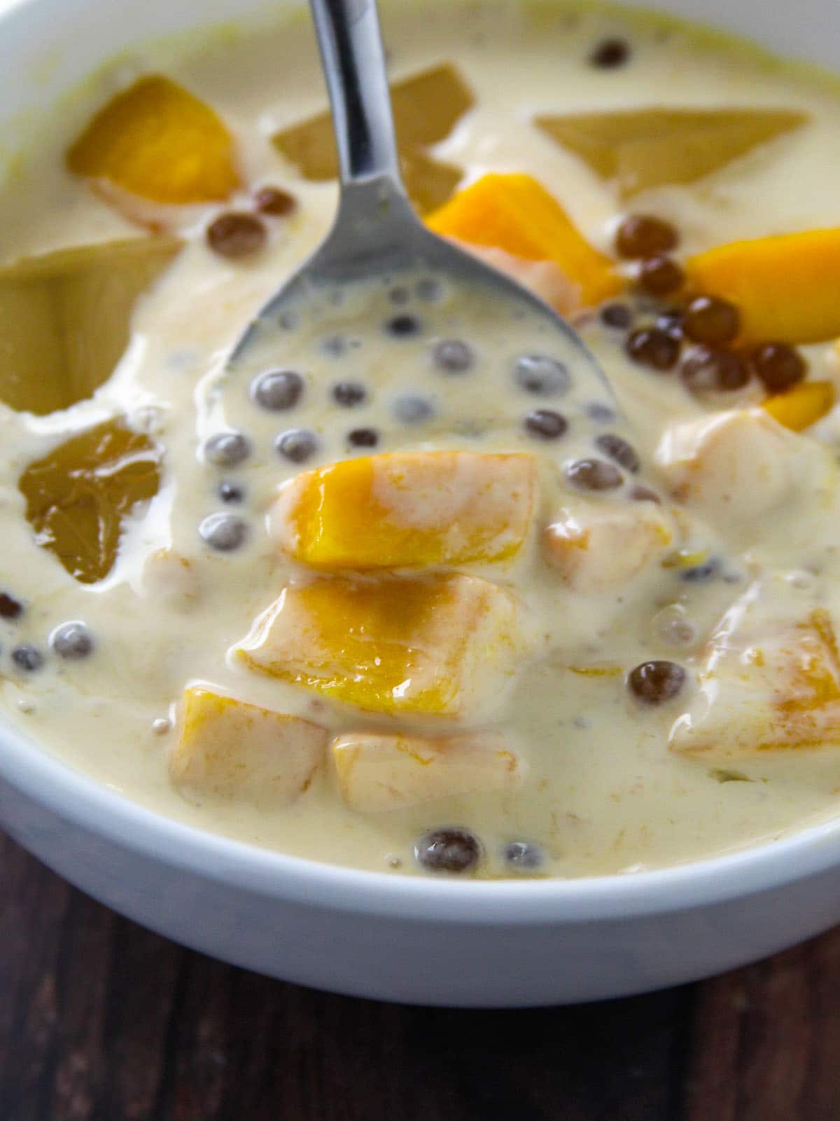 mango sago jelly in a bowl