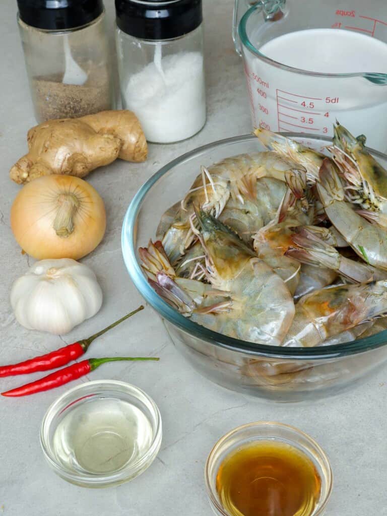 shrimp, garlic, onions, oil, ginger, coconut milk