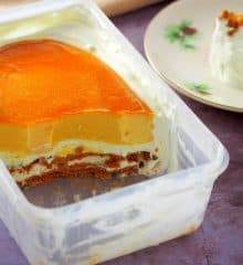 graham de leche in a plastic container