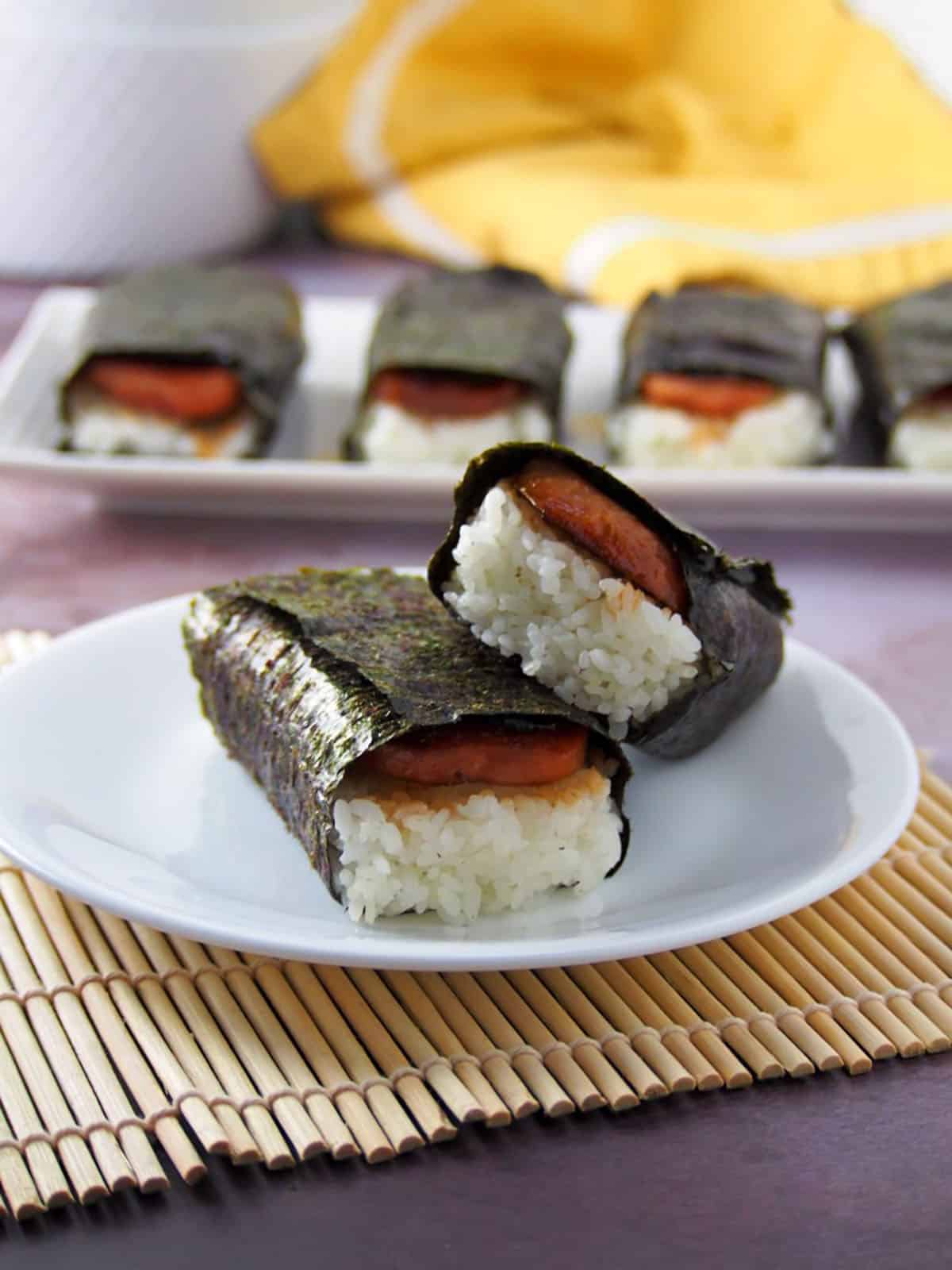 https://www.kawalingpinoy.com/wp-content/uploads/2020/03/Hawaiian-spam-musubi-4.jpg