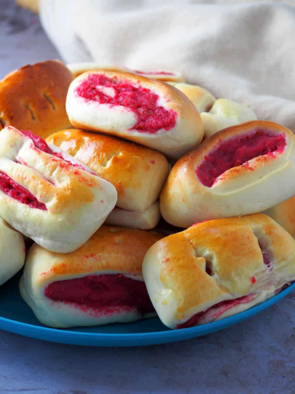 kaburikan bread on a blue plate