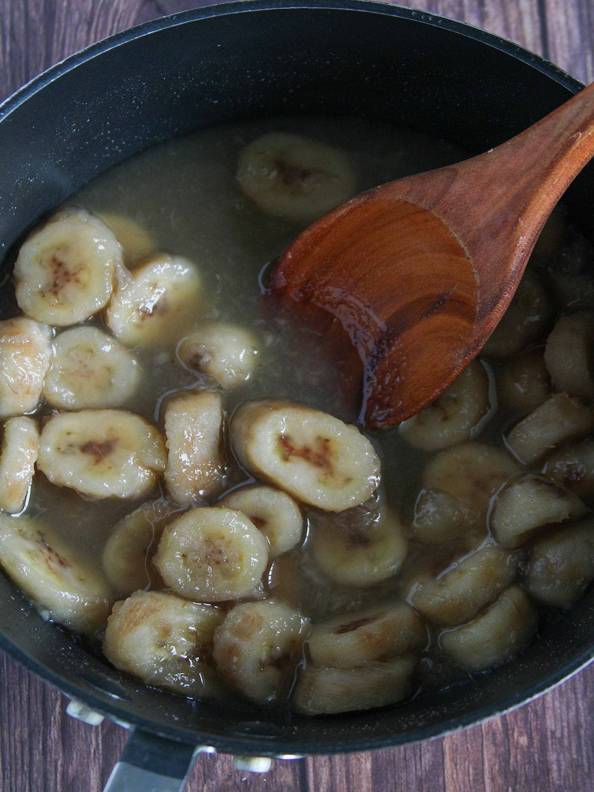 cooking sweetened saba bananas in a pan