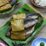 sinaing na tulingan on a wooden platter with a side of steamed rice